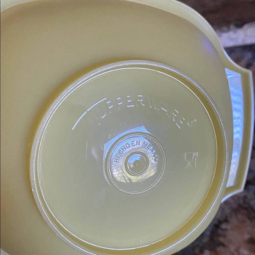 Bundle of 2 vintage Tupperware Servalier bowls